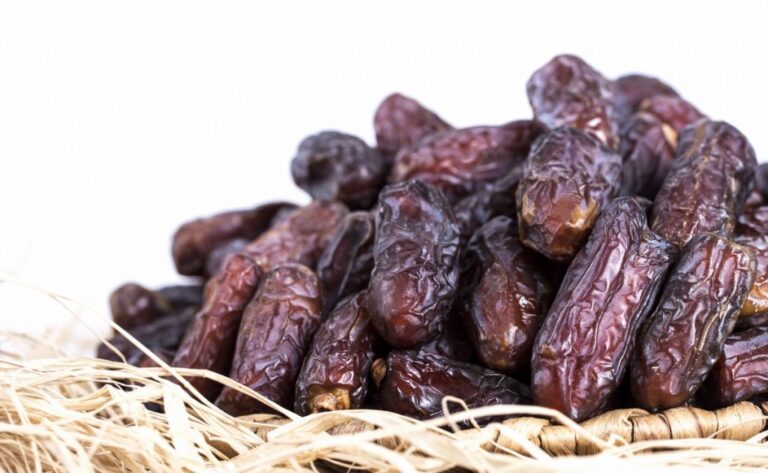 dates in a basket